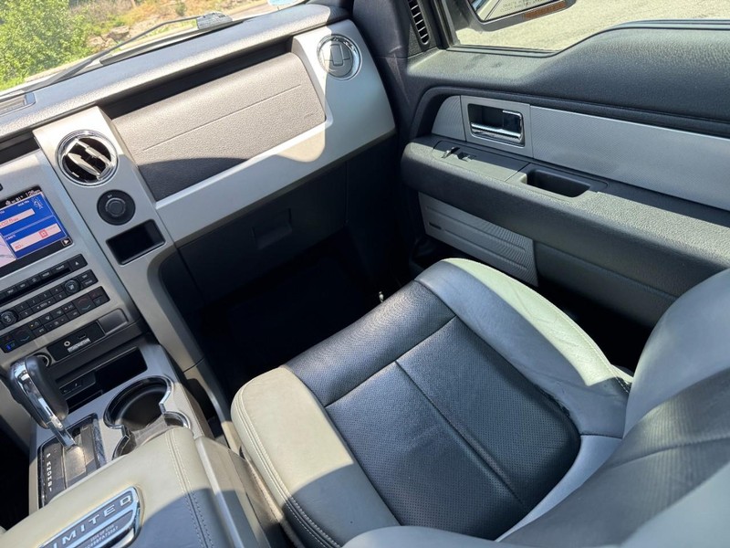 Ford F-150 Vehicle Full-screen Gallery Image 17