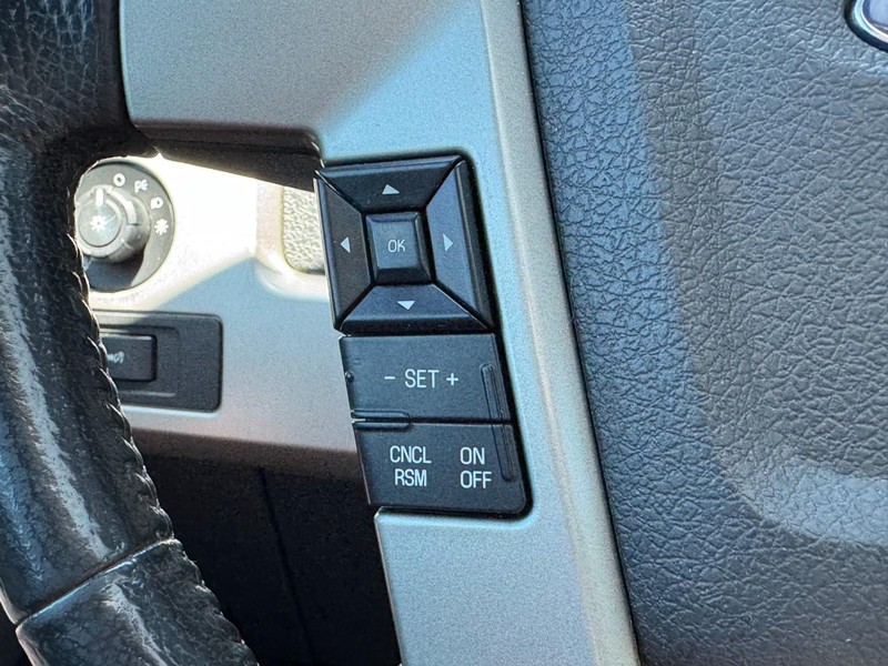 Ford F-150 Vehicle Full-screen Gallery Image 18