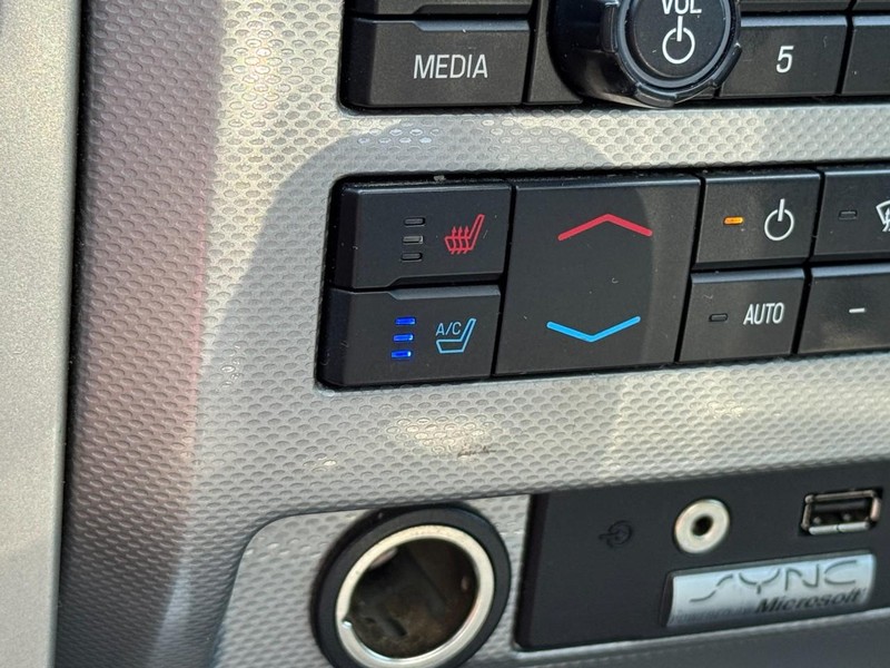 Ford F-150 Vehicle Full-screen Gallery Image 21