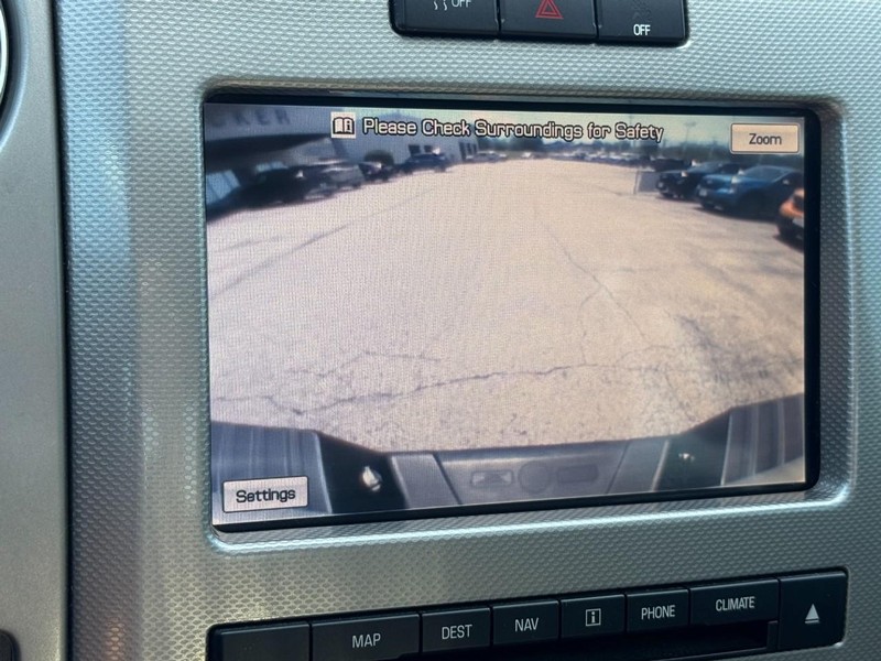 Ford F-150 Vehicle Full-screen Gallery Image 23