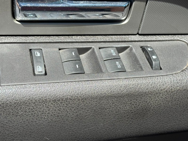 Ford F-150 Vehicle Full-screen Gallery Image 24