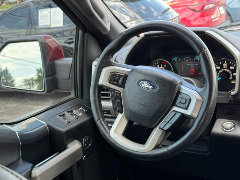 Ford F-150 Vehicle Full-screen Gallery Image 12