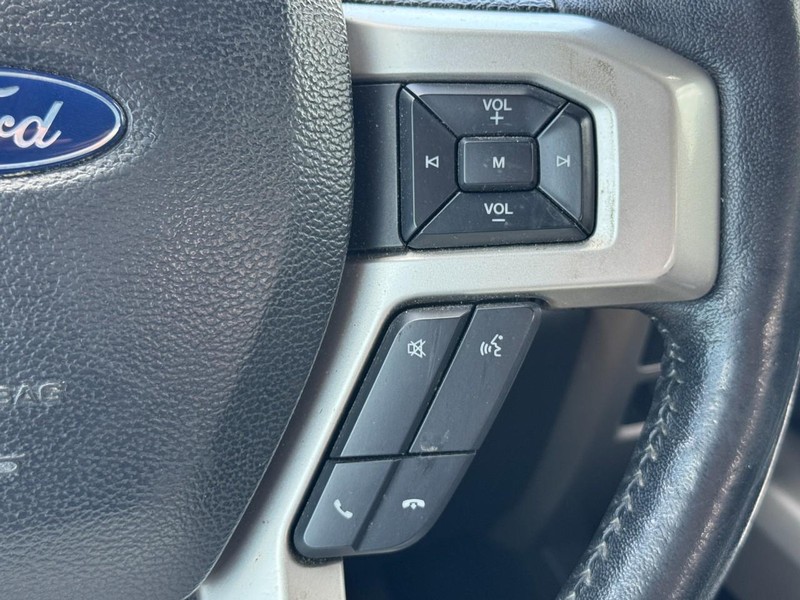 Ford F-150 Vehicle Full-screen Gallery Image 18