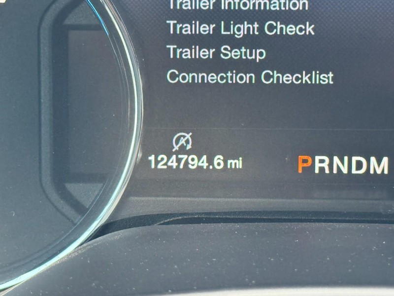 Ford F-150 Vehicle Full-screen Gallery Image 19