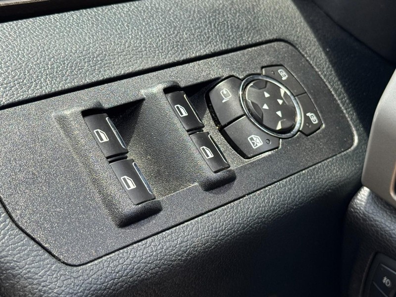 Ford F-150 Vehicle Full-screen Gallery Image 23