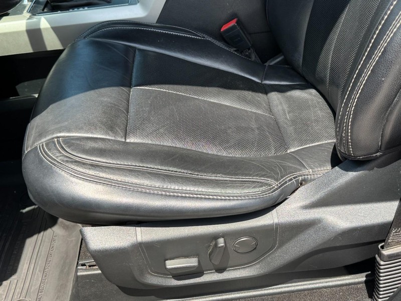 Ford F-150 Vehicle Full-screen Gallery Image 24