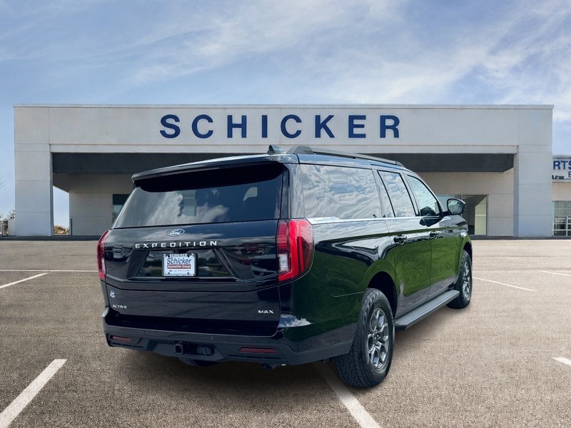 Ford Expedition Max Vehicle Full-screen Gallery Image 03