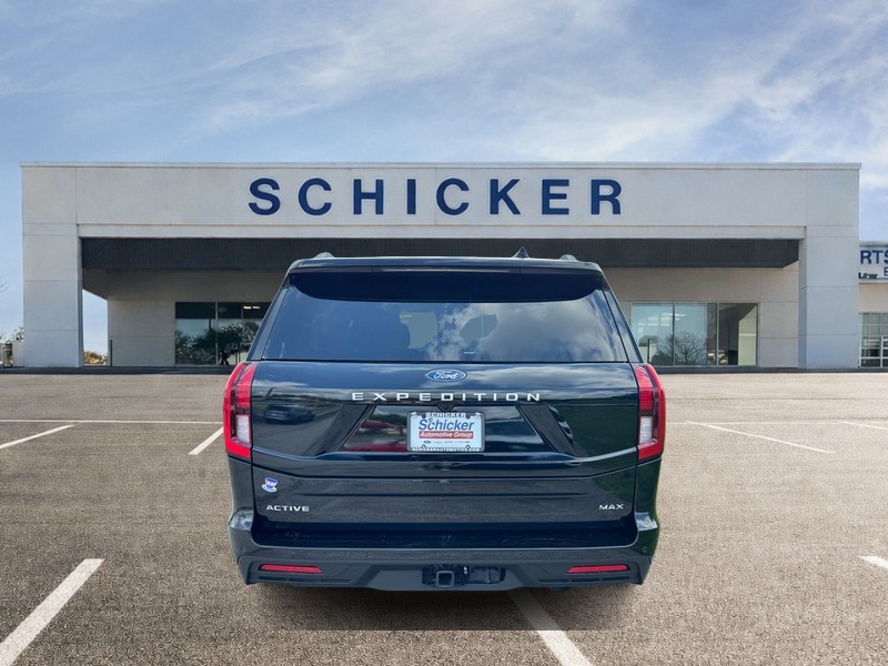 Ford Expedition Max Vehicle Full-screen Gallery Image 04
