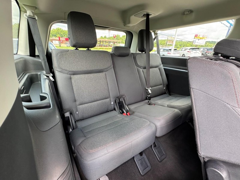 Ford Expedition Max Vehicle Full-screen Gallery Image 11