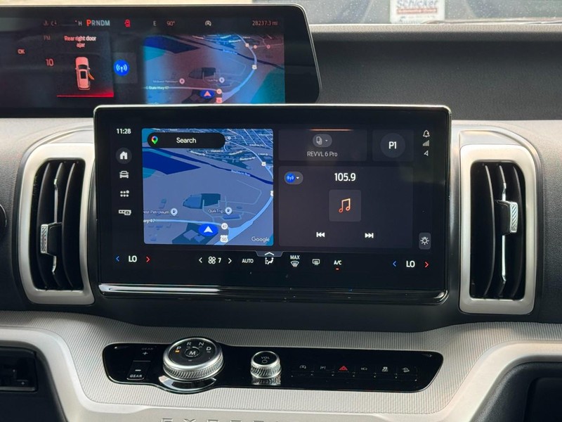 Ford Expedition Max Vehicle Full-screen Gallery Image 14