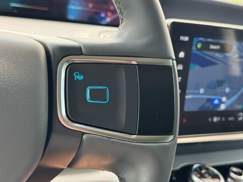 Ford Expedition Max Vehicle Full-screen Gallery Image 18