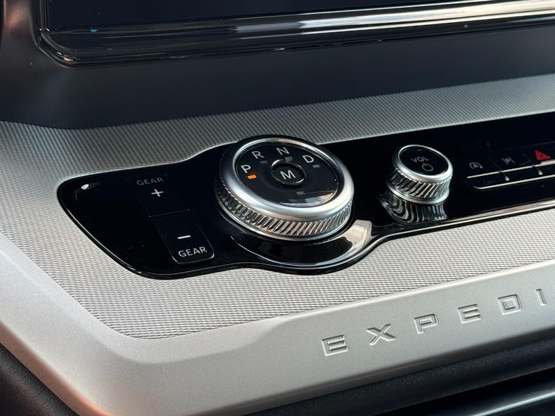 Ford Expedition Max Vehicle Full-screen Gallery Image 20