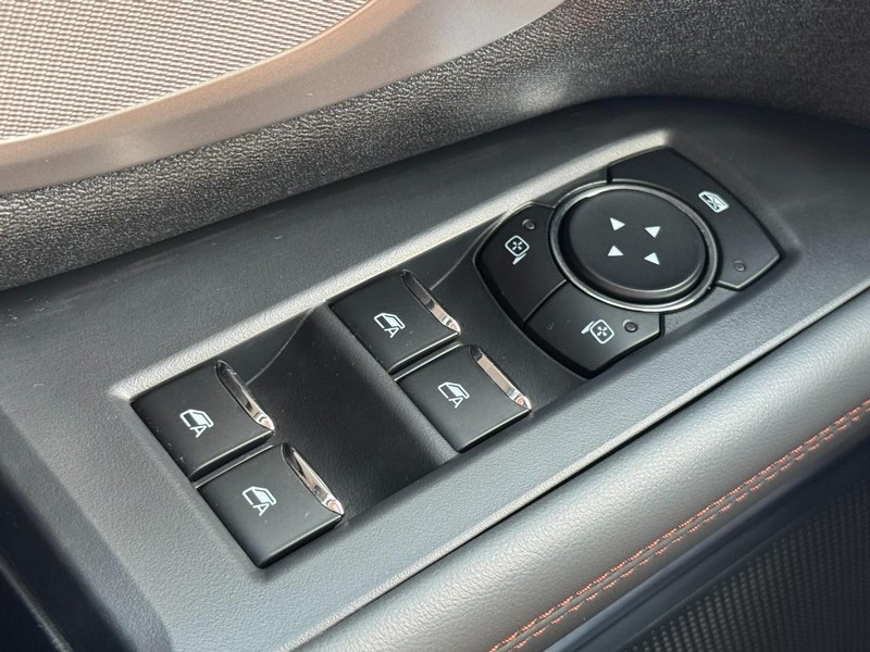Ford Expedition Max Vehicle Full-screen Gallery Image 23