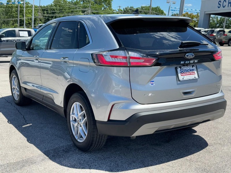 Ford Edge Vehicle Full-screen Gallery Image 06
