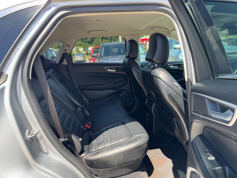 Ford Edge Vehicle Full-screen Gallery Image 10