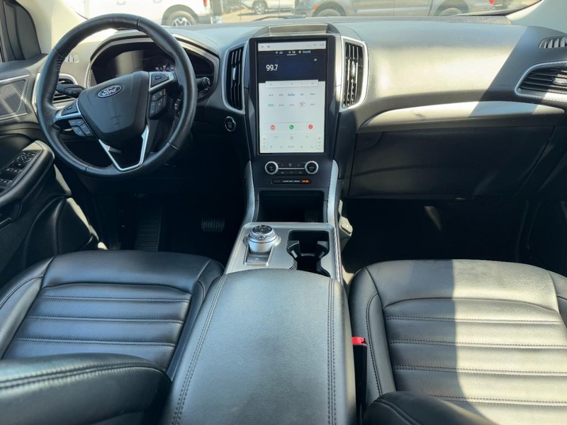 Ford Edge Vehicle Full-screen Gallery Image 11