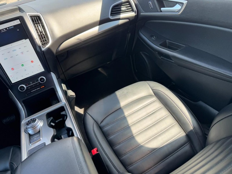 Ford Edge Vehicle Full-screen Gallery Image 15