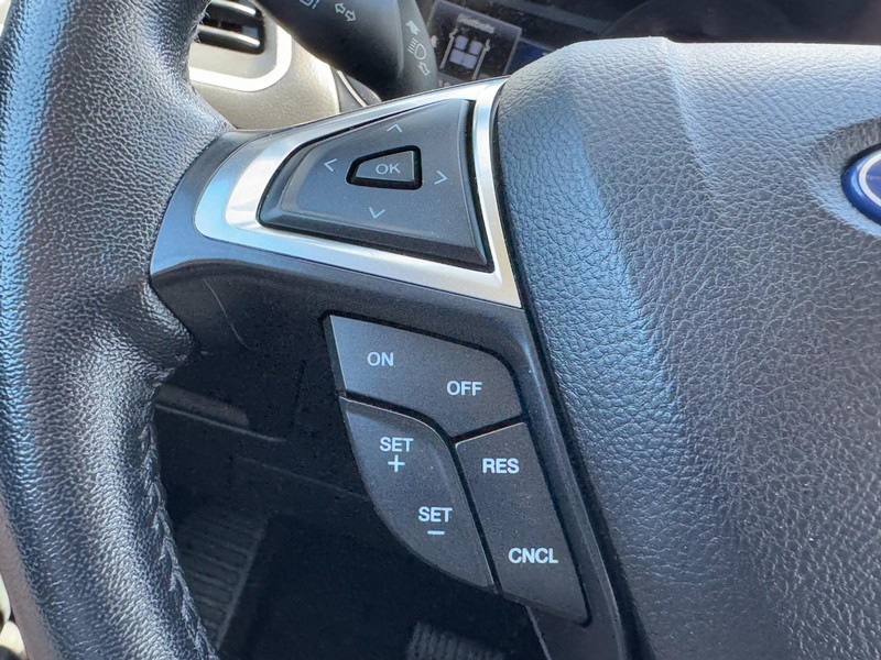 Ford Edge Vehicle Full-screen Gallery Image 16