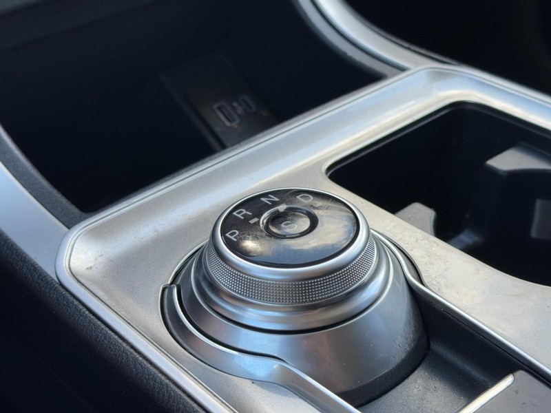 Ford Edge Vehicle Full-screen Gallery Image 19
