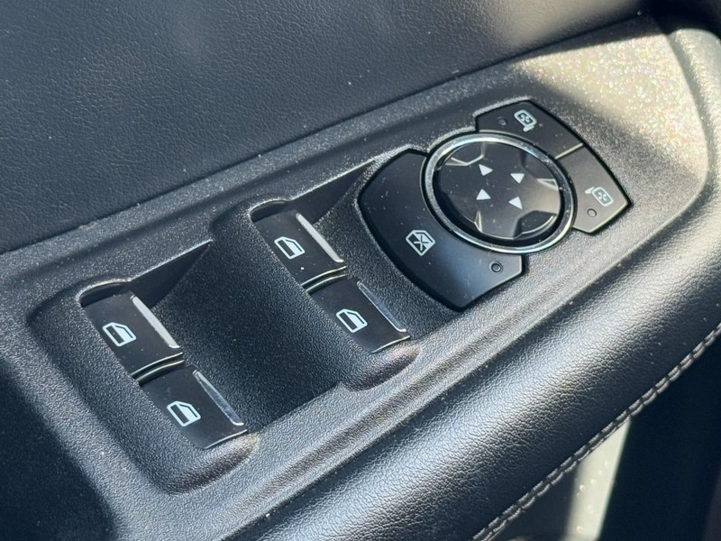 Ford Edge Vehicle Full-screen Gallery Image 22