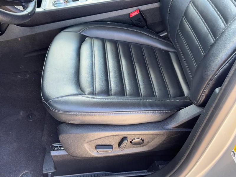 Ford Edge Vehicle Full-screen Gallery Image 23