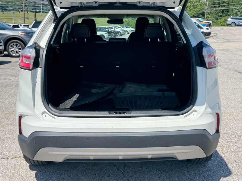 Ford Edge Vehicle Full-screen Gallery Image 05
