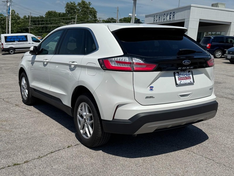 Ford Edge Vehicle Full-screen Gallery Image 06