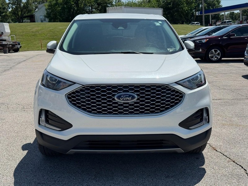 Ford Edge Vehicle Full-screen Gallery Image 09