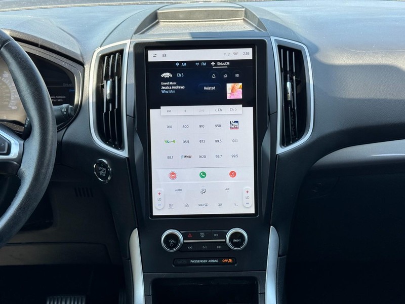 Ford Edge Vehicle Full-screen Gallery Image 13