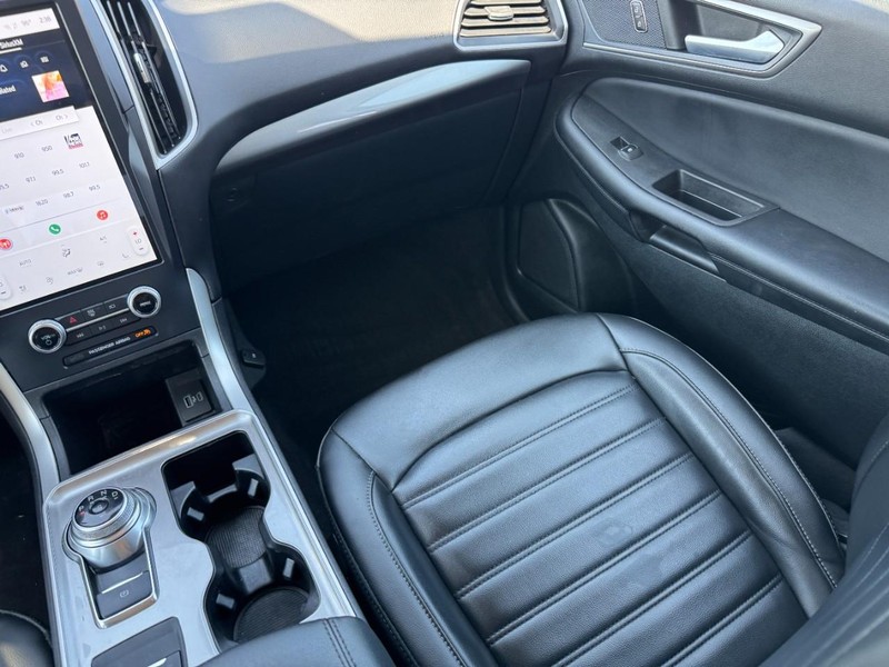 Ford Edge Vehicle Full-screen Gallery Image 15