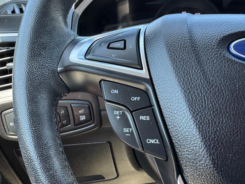 Ford Edge Vehicle Full-screen Gallery Image 16