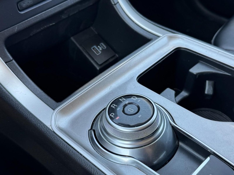 Ford Edge Vehicle Full-screen Gallery Image 19