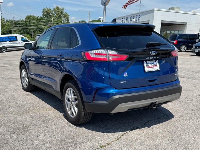 Ford Edge Vehicle Full-screen Gallery Image 06