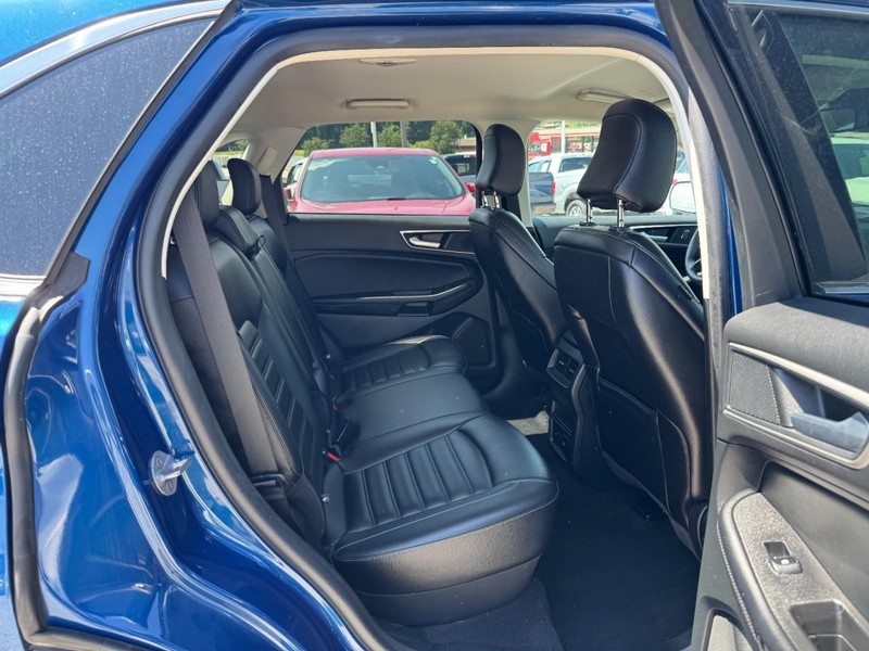Ford Edge Vehicle Full-screen Gallery Image 10