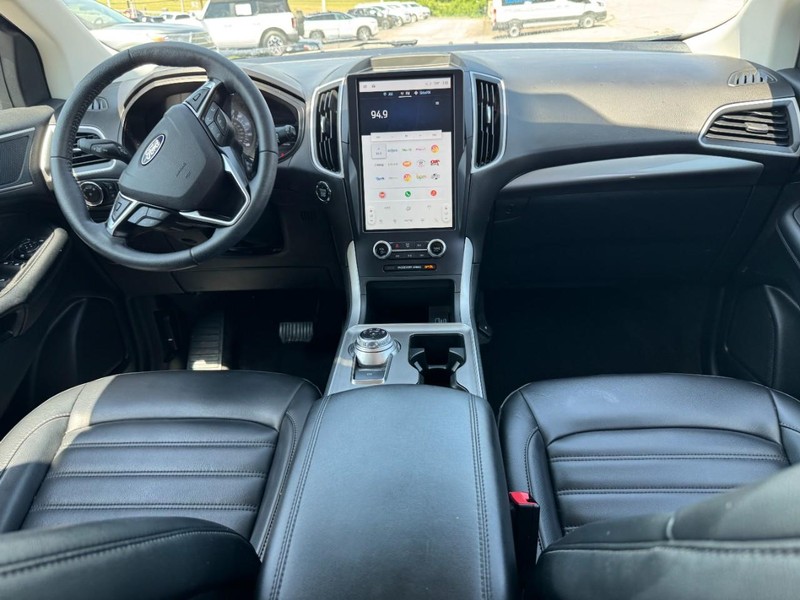 Ford Edge Vehicle Full-screen Gallery Image 11