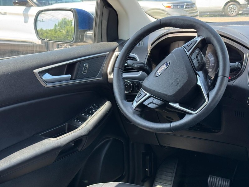 Ford Edge Vehicle Full-screen Gallery Image 12
