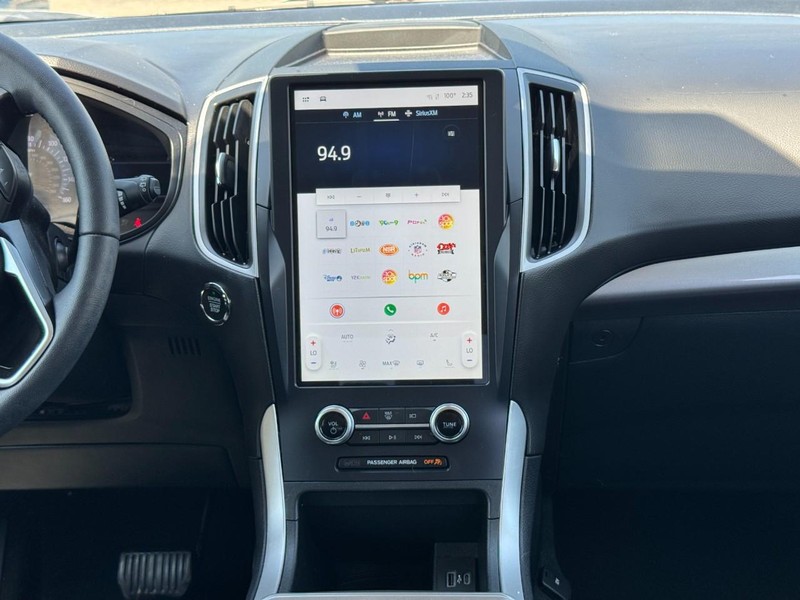 Ford Edge Vehicle Full-screen Gallery Image 13