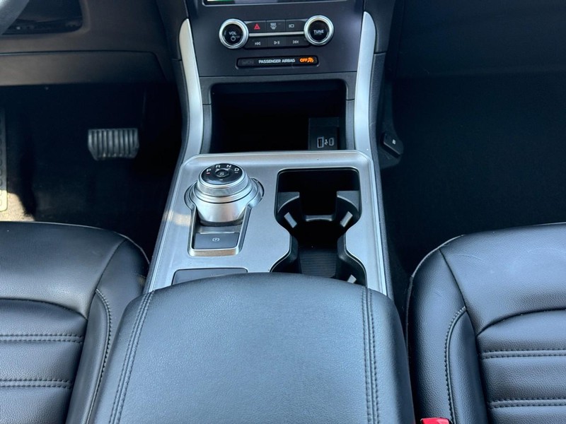 Ford Edge Vehicle Full-screen Gallery Image 14