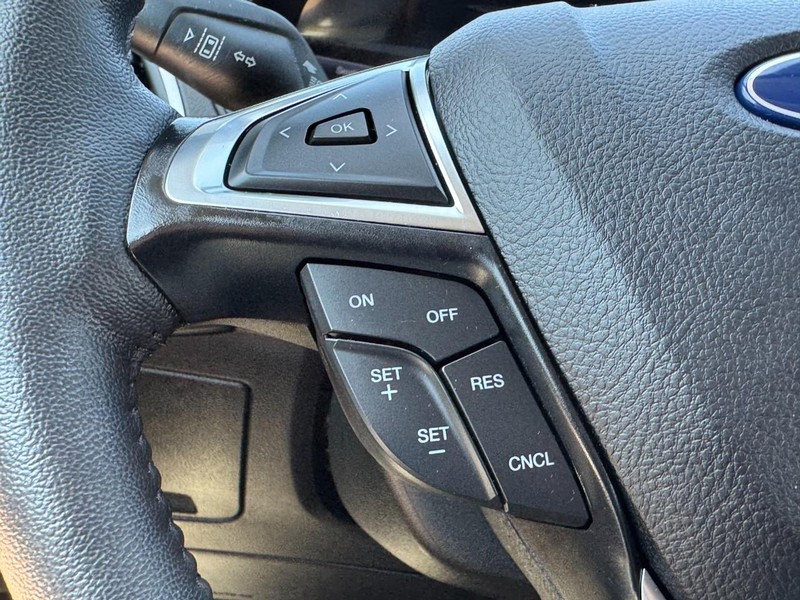 Ford Edge Vehicle Full-screen Gallery Image 16