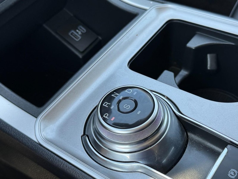 Ford Edge Vehicle Full-screen Gallery Image 19