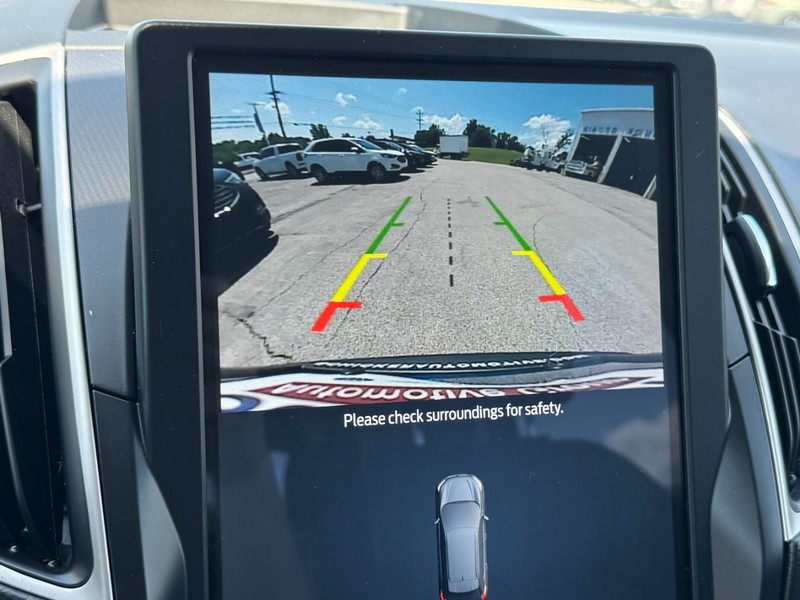 Ford Edge Vehicle Full-screen Gallery Image 21