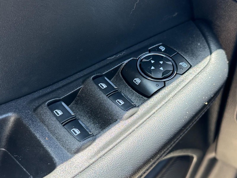 Ford Edge Vehicle Full-screen Gallery Image 22