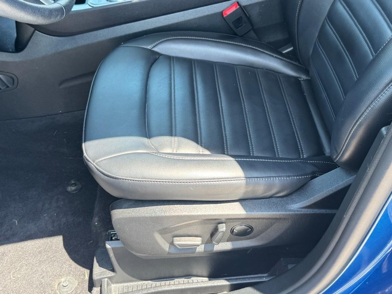 Ford Edge Vehicle Full-screen Gallery Image 23