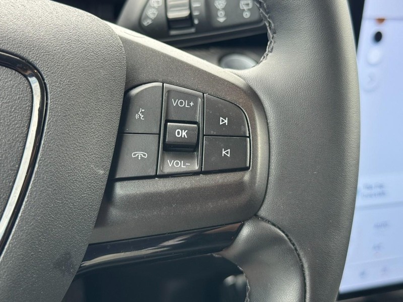Ford Mustang Mach-E Vehicle Full-screen Gallery Image 18