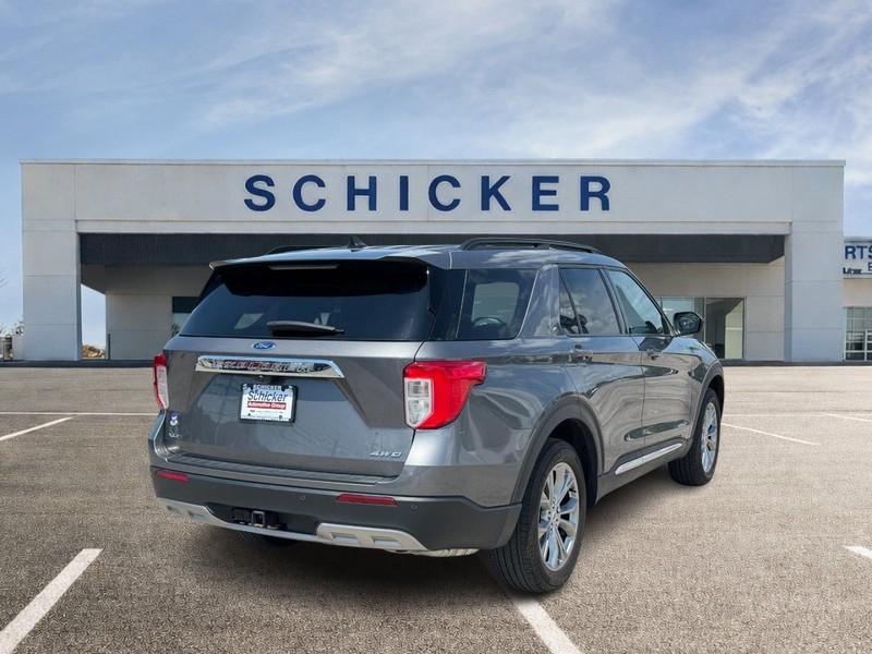 Ford Explorer Vehicle Full-screen Gallery Image 03