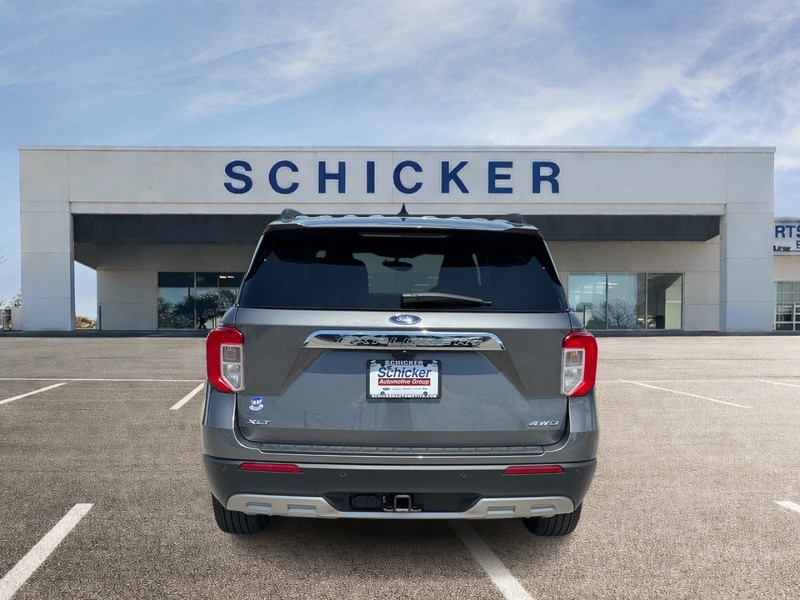 Ford Explorer Vehicle Full-screen Gallery Image 04