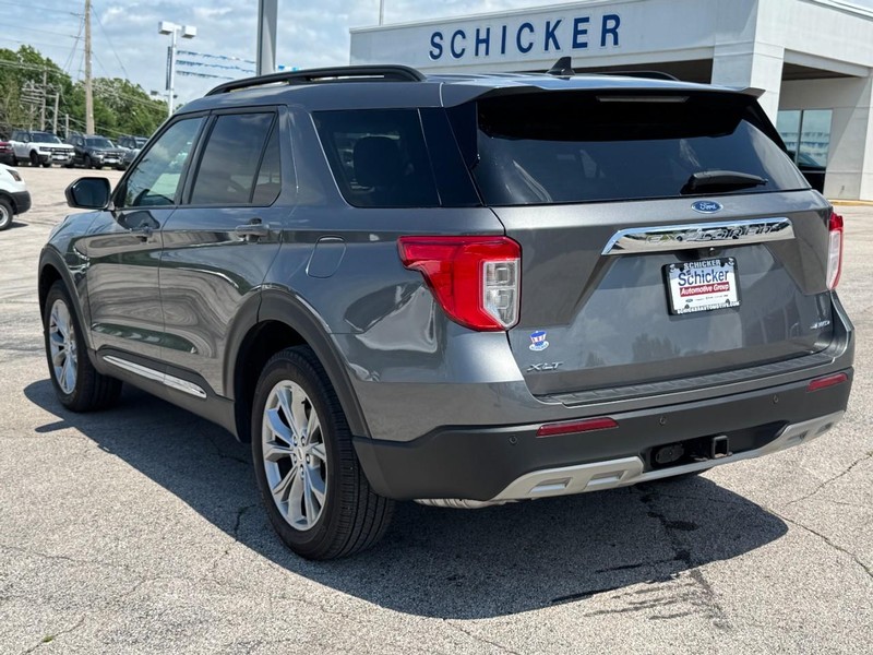Ford Explorer Vehicle Full-screen Gallery Image 06