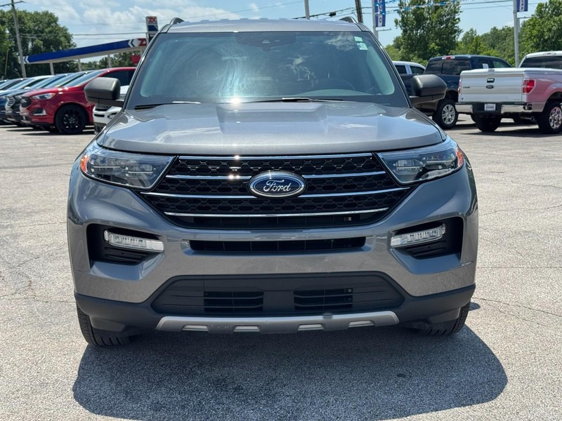 Ford Explorer Vehicle Full-screen Gallery Image 09