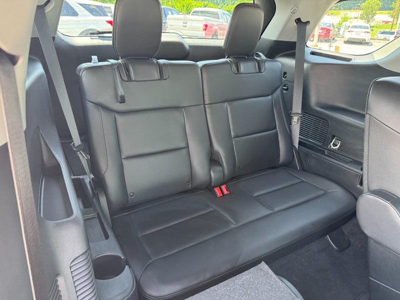 Ford Explorer Vehicle Full-screen Gallery Image 11