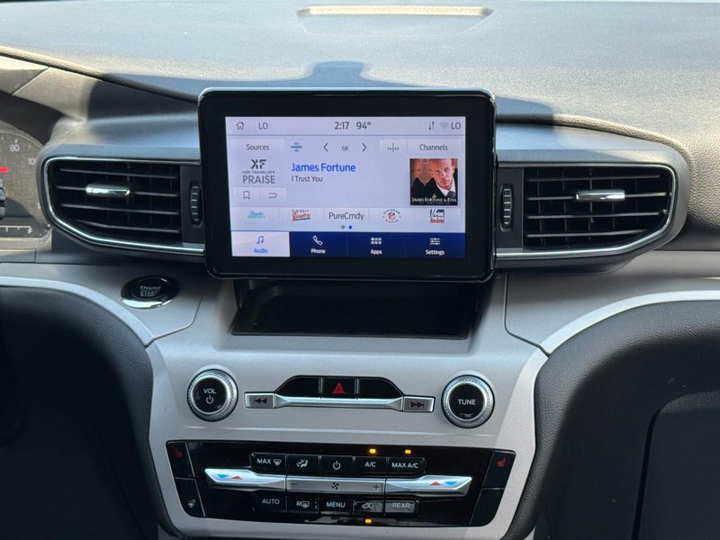 Ford Explorer Vehicle Full-screen Gallery Image 14